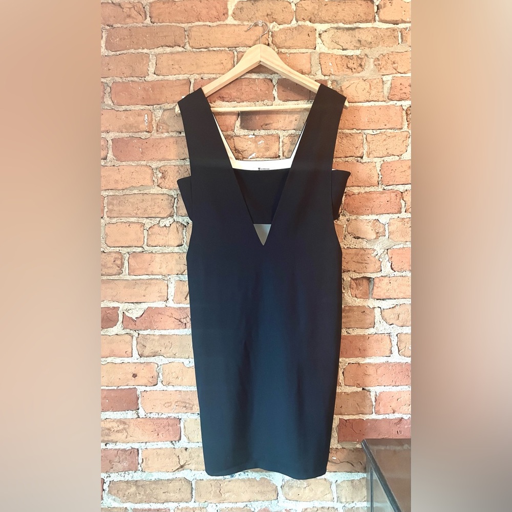 Flattering, little black dress that shows off your figure